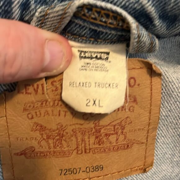 Vintage Levi’s Blue Distressed Relaxed Trucker Denim Jacket Pockets Button - Picture 12 of 14